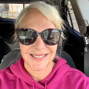 Meet your Posher, Laurie